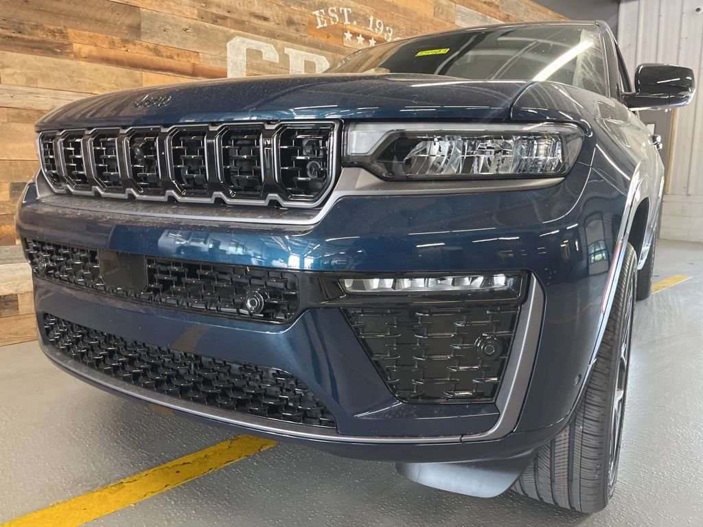 New 2026 Fathom Blue Pearl-Coat Exterior Paint Jeep Summit image 9