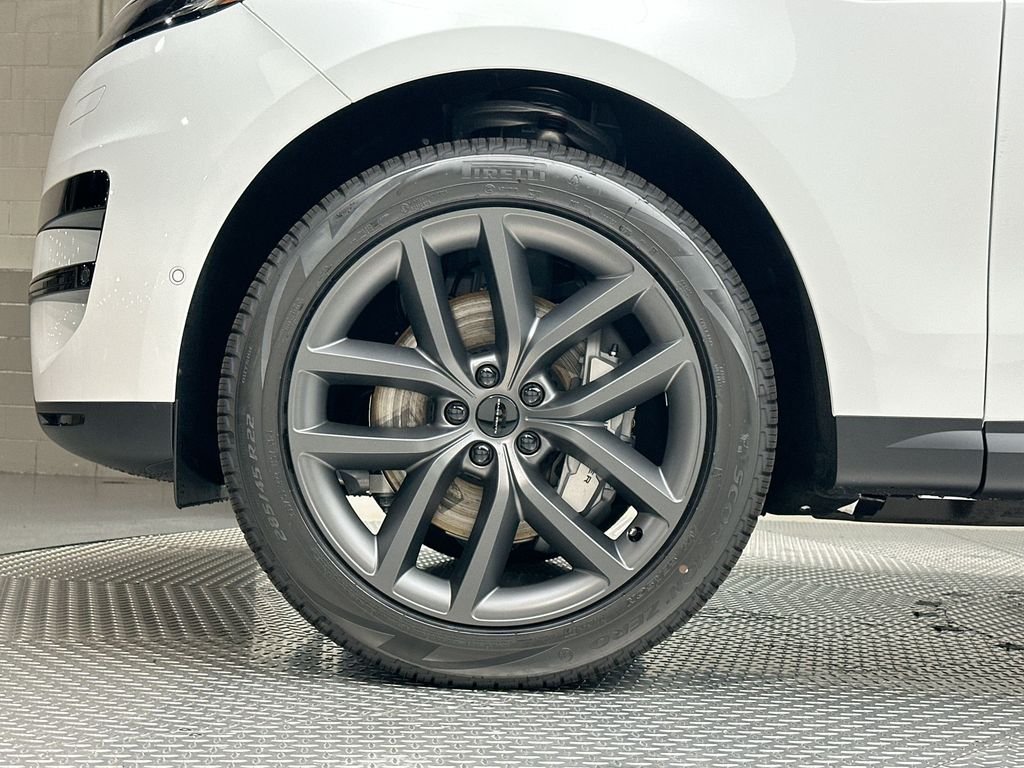 New 2027 Fuji White Land Rover SE image 5
