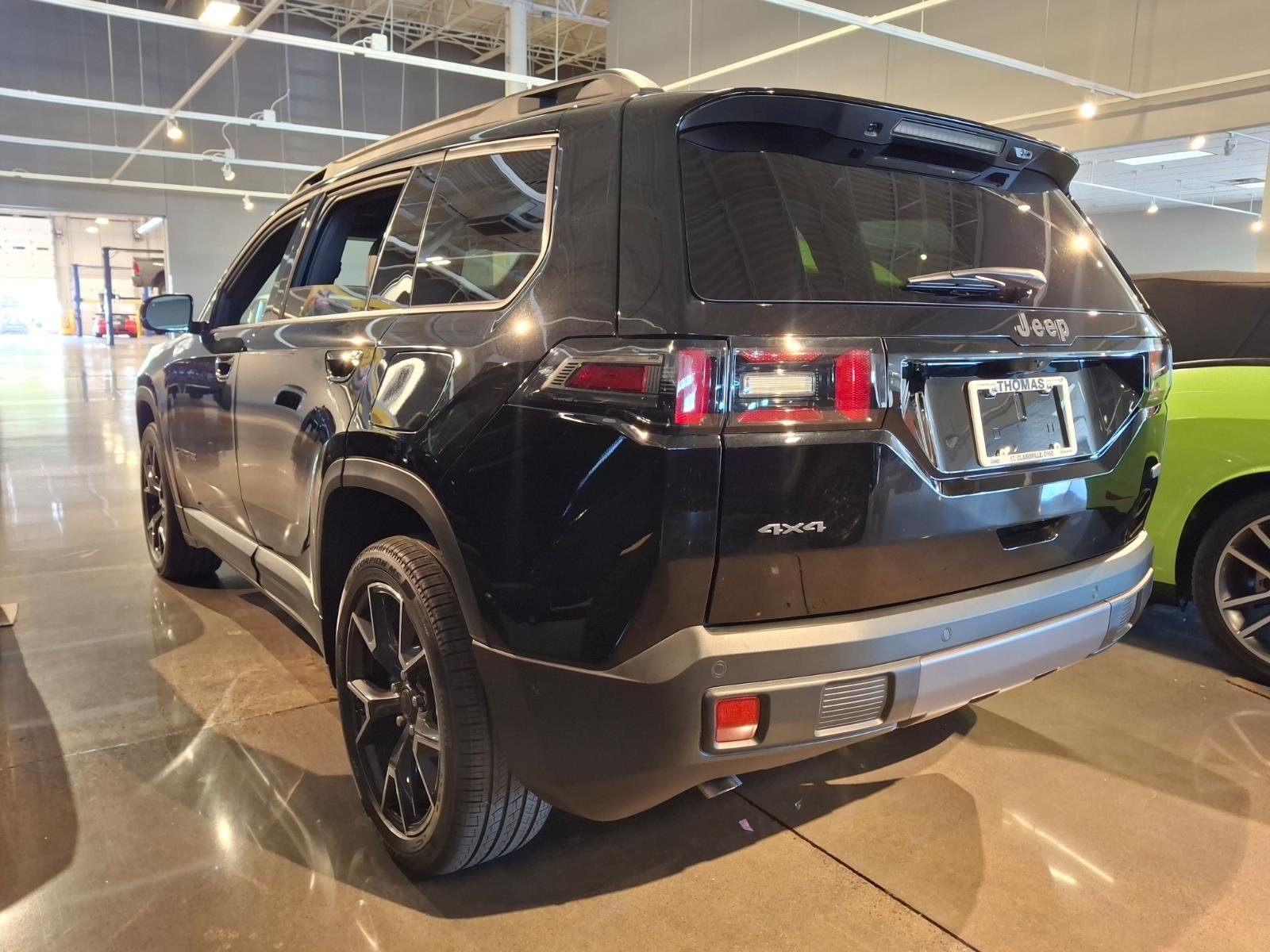 New 2026 Diamond Black Crystal Pearl-Coat Exterior Paint Jeep Overland image 2