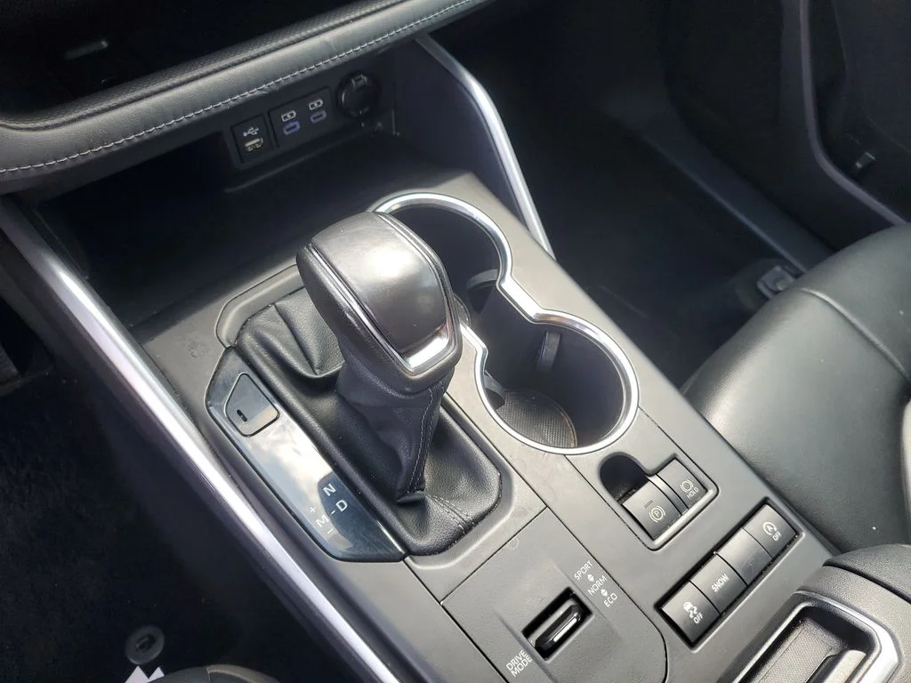 Used 2022  Toyota XLE image 22