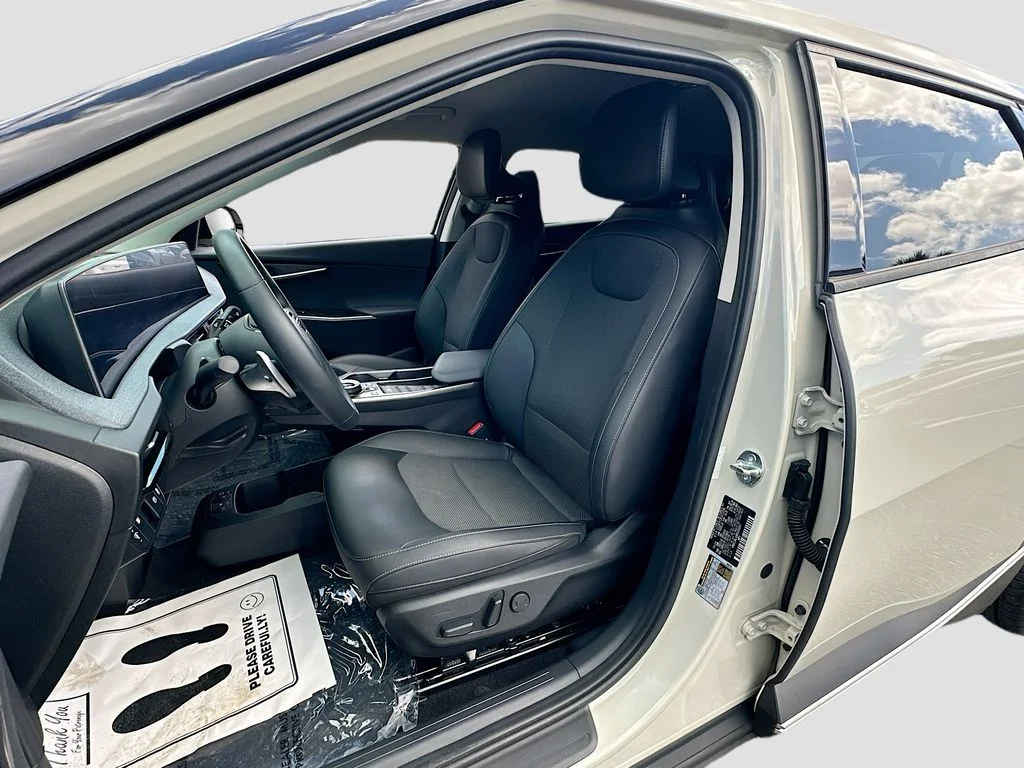 Certified Used 2024  Kia Light image 21
