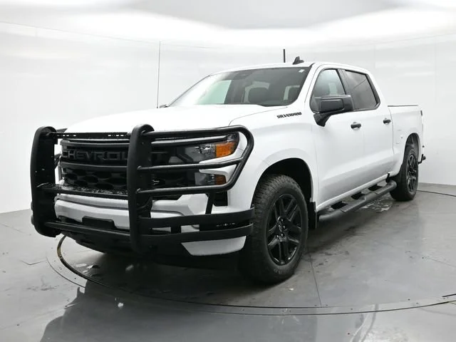 Used 2025 Summit White Chevrolet Custom image 3