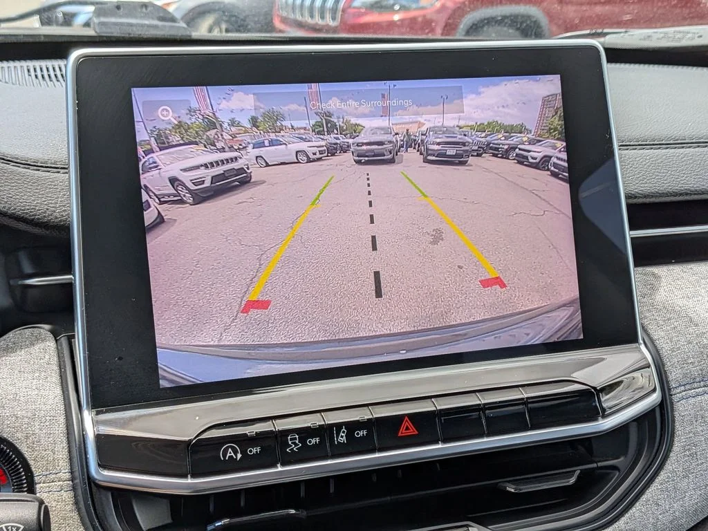 Used 2022 Gray Jeep Latitude image 19