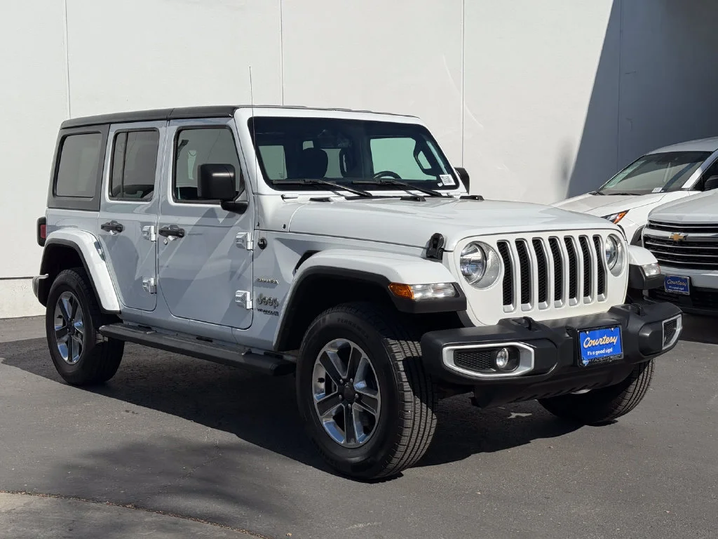 Used 2022  Jeep Unlimited Sahara image 5