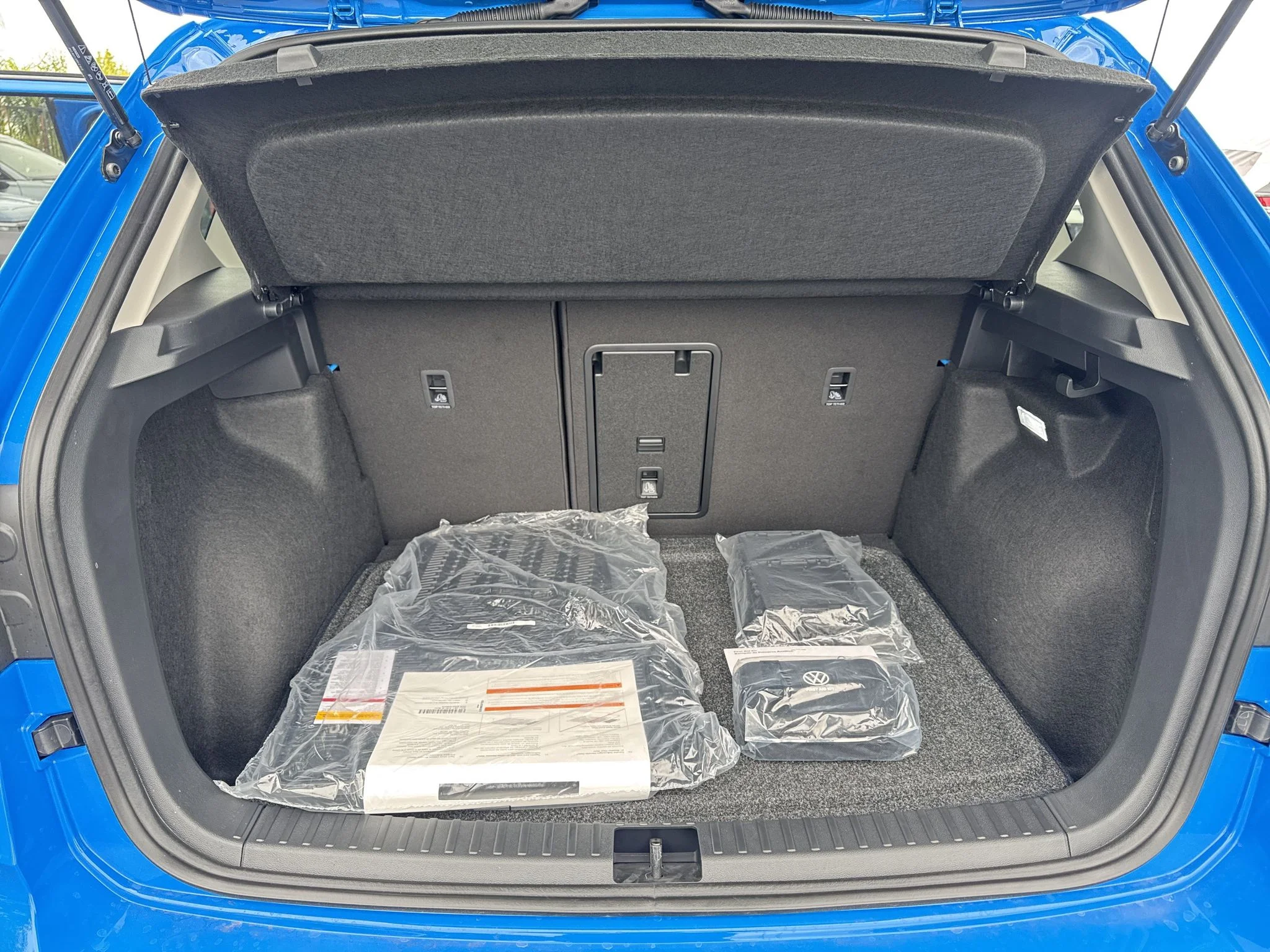 New 2026 Cornflower Blue Volkswagen SE image 33