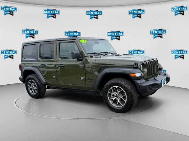 Used 2024 Green Jeep Sport S image 8