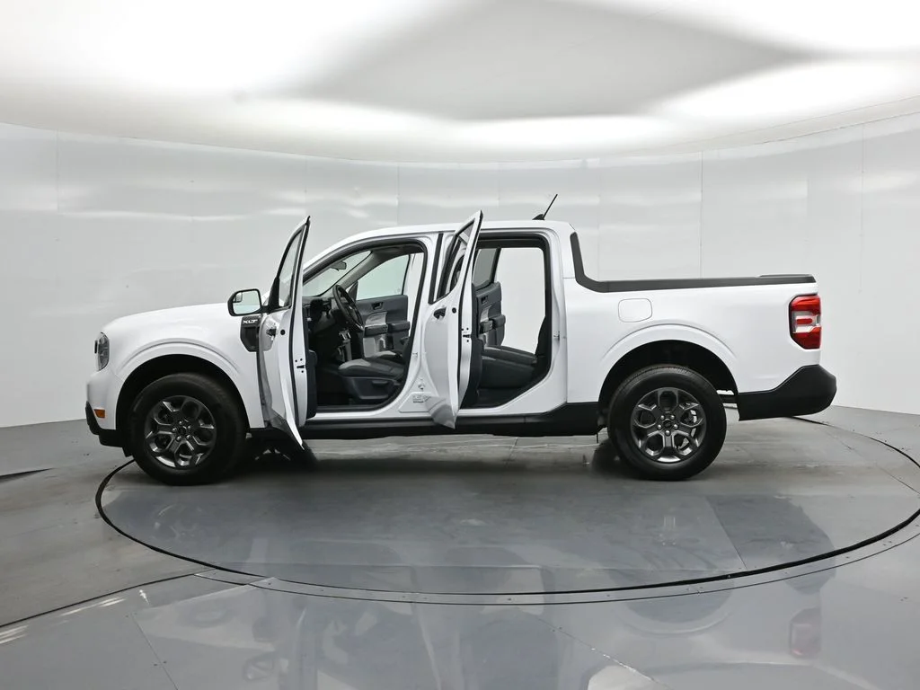 Certified Used 2023 White Ford XLT image 31