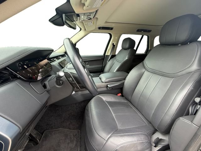 Used 2024  Land Rover SE image 10
