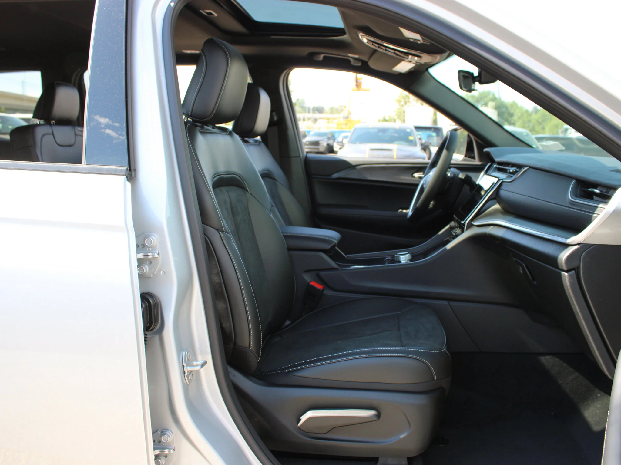 New 2025 Silver Jeep Altitude* 4x4, Sunroof, Heated Leather, Remote Start image 12