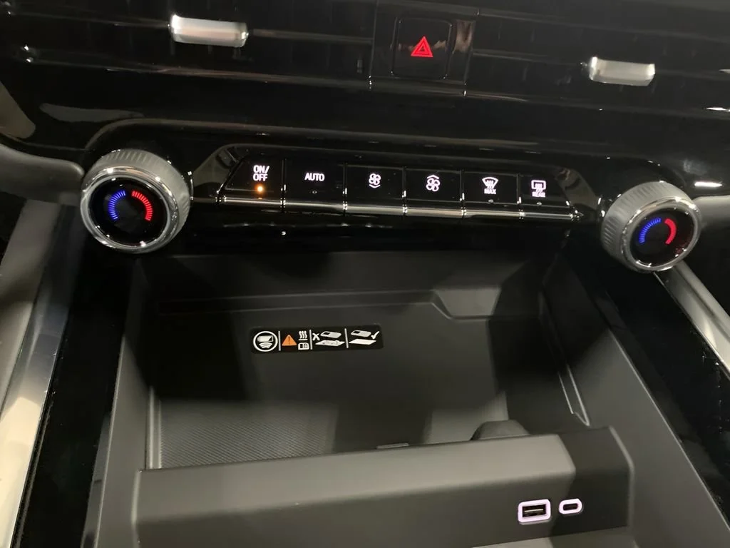 2026 Chevrolet Suburban Premier - Photo 40
