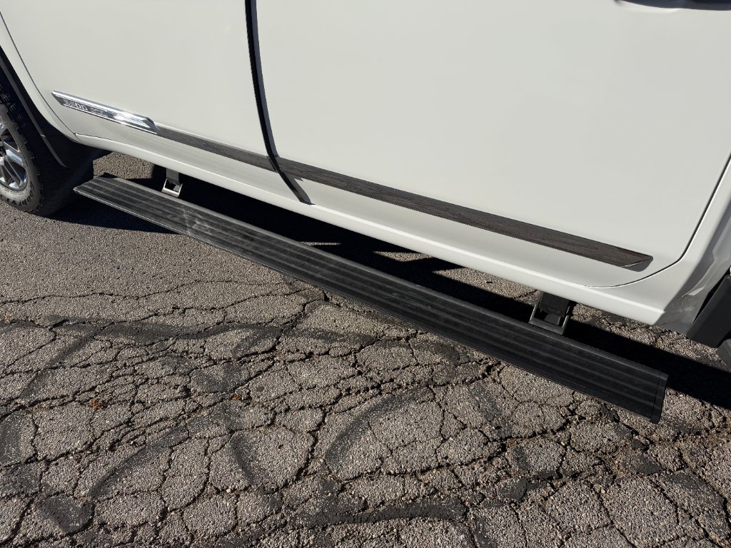 Used 2026 Summit White Chevrolet High Country image 14