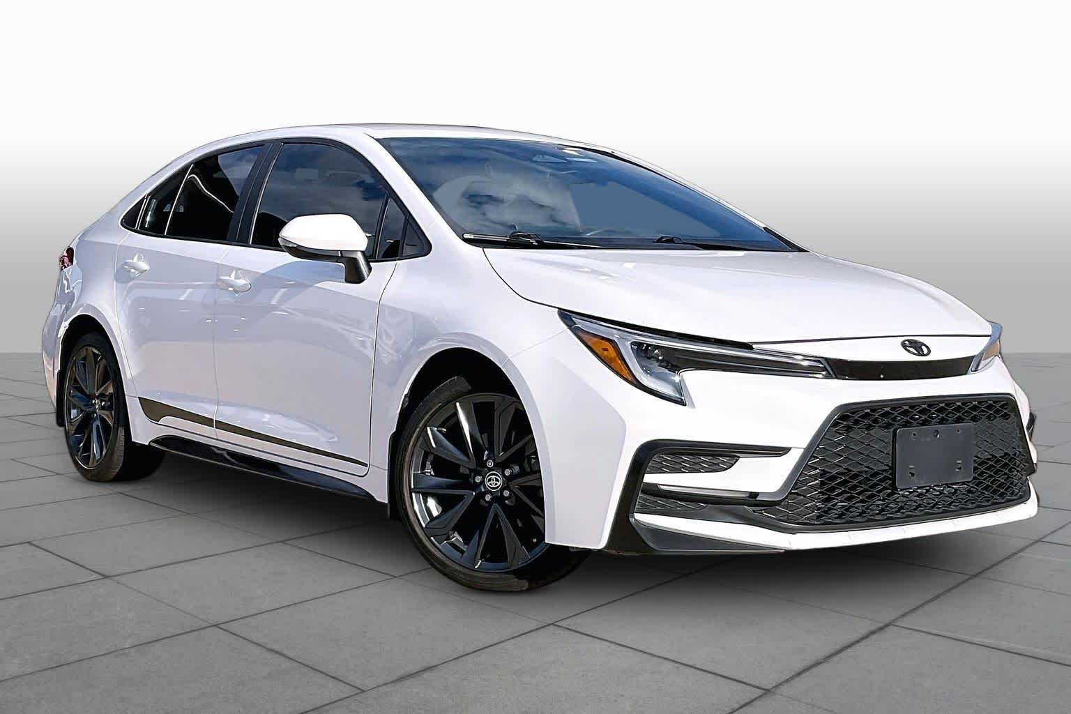 Used 2025 Ice Cap Toyota SE image 3