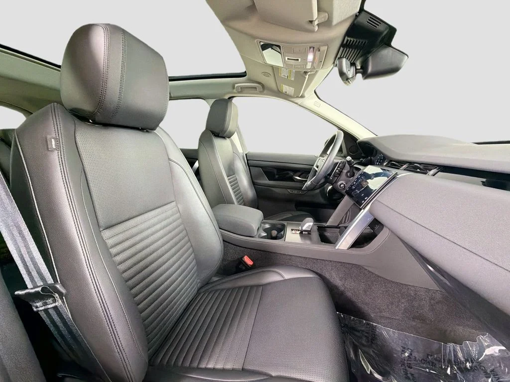 Used 2025 White Land Rover S image 30