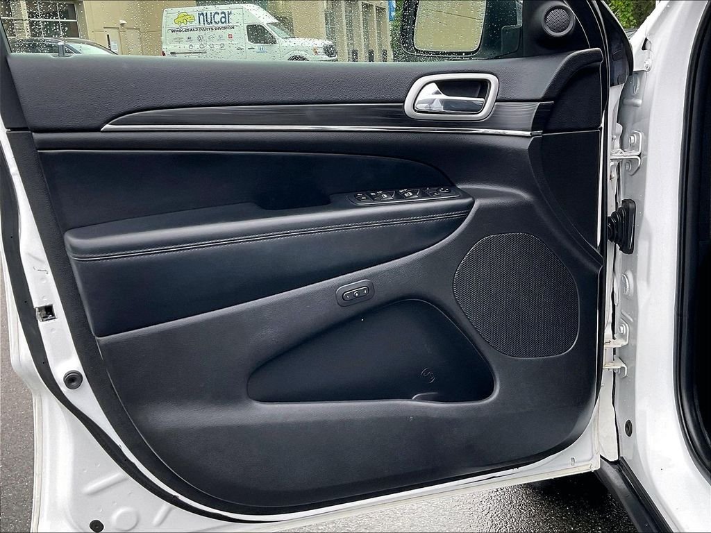 Used 2020 Bright White Clearcoat Jeep Limited image 9