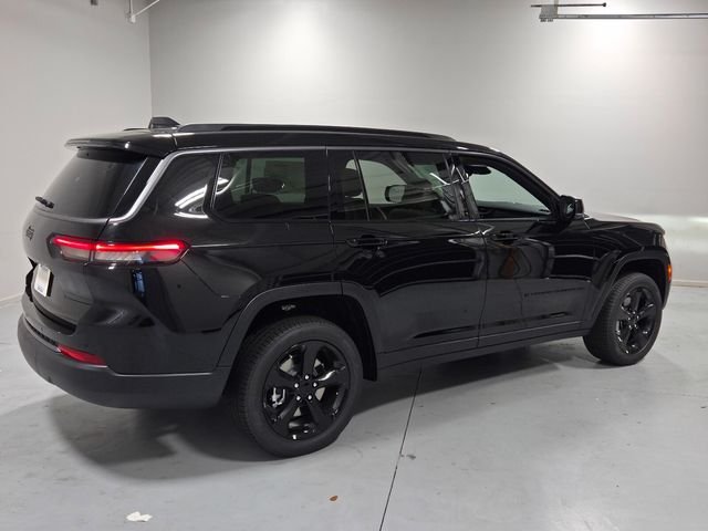 New 2026 Diamond Black Crystal Pearl-Coat Exterior Paint Jeep Limited image 14