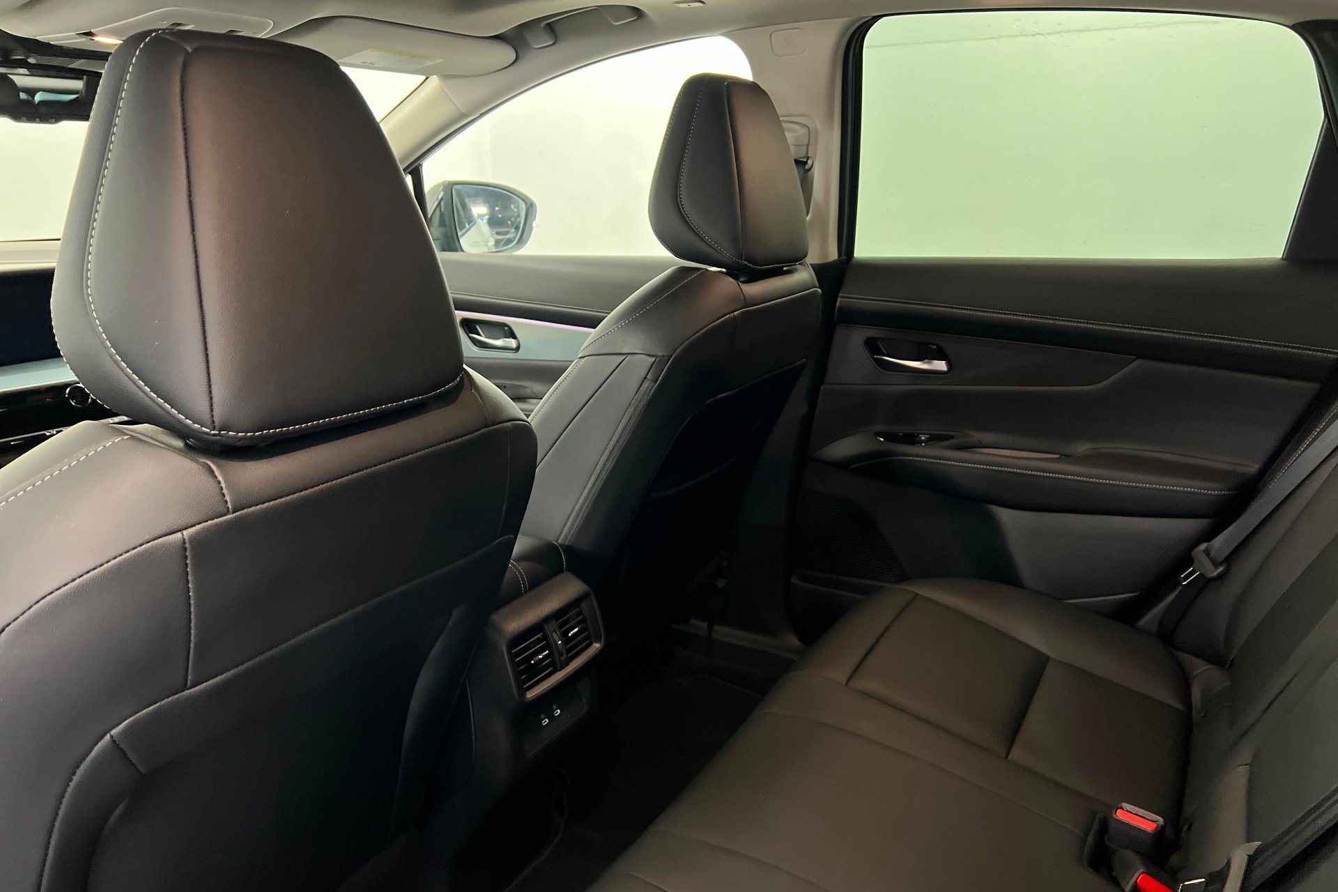 Used 2025 Everest White Pearl Tricoat Nissan SL image 20