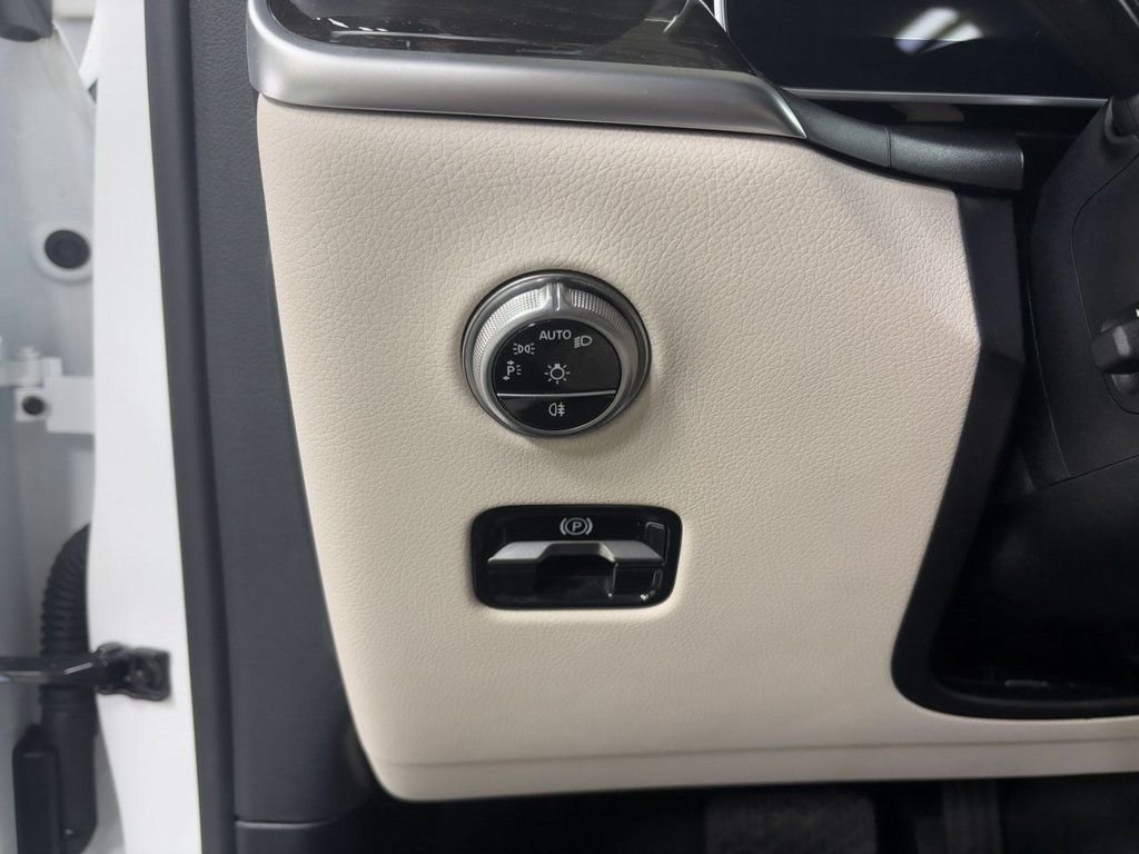 2025 Mercedes-Benz GLC Base - Photo 10