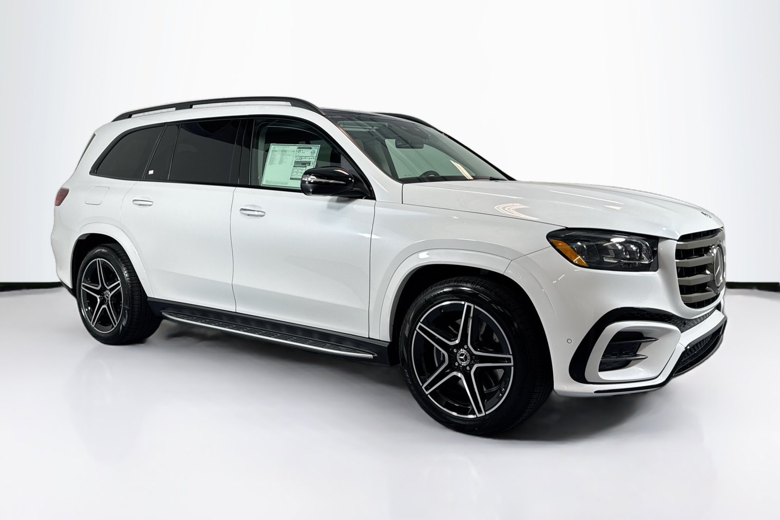 New 2026 MANUFAKTUR Moonlight White Metallic Mercedes-Benz GLS 450 image 3