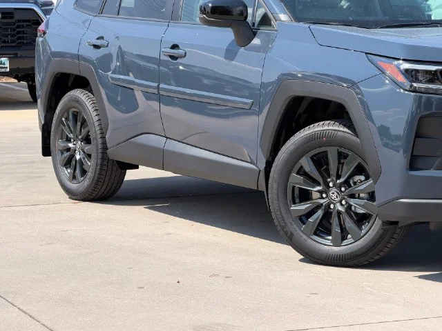 New 2026 Cloud Toyota XLE Premium image 2