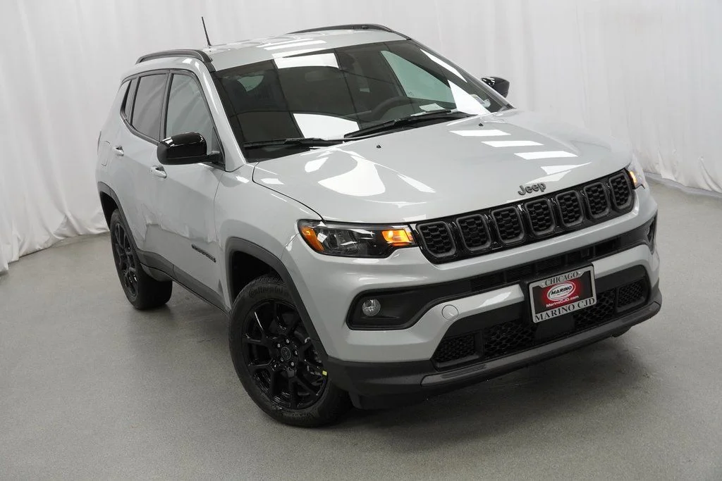 New 2026 Silver Zynith Metallic Clear-Coat Exterior Paint Jeep Latitude image 8