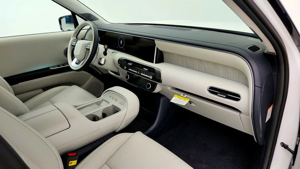 Used 2026 Creamy White Pearl Hyundai Calligraphy FWD image 27
