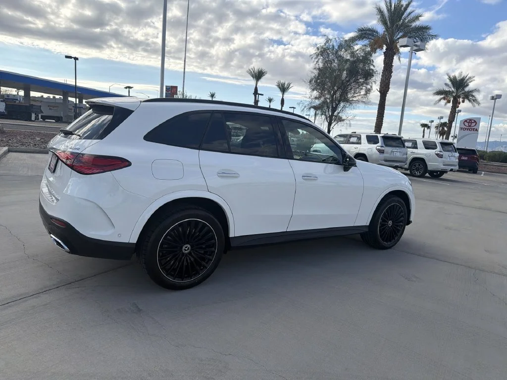 Used 2025  Mercedes-Benz GLC 350e image 4