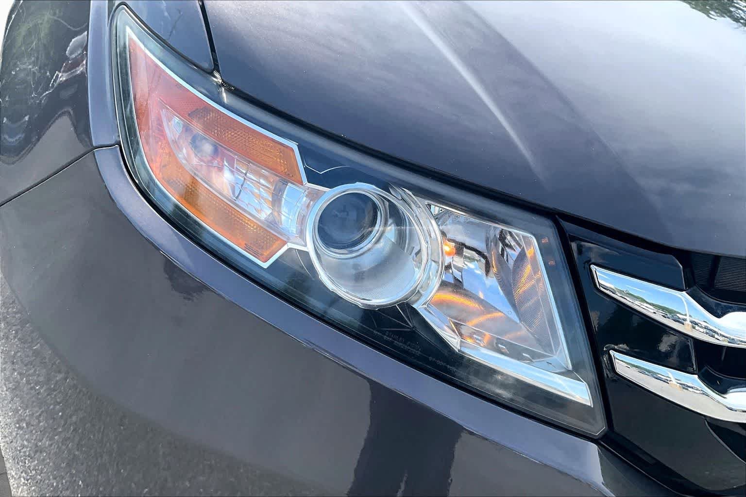 Used 2016 Modern Steel Metallic Honda SE image 27