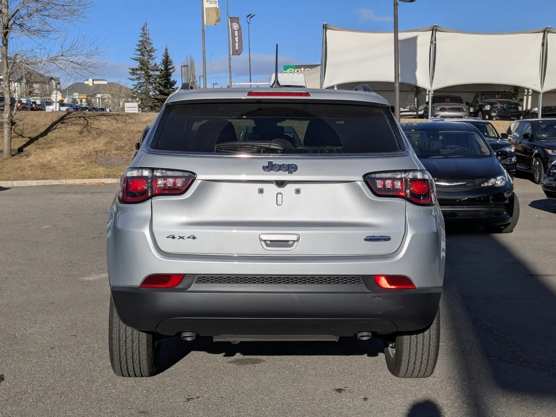 New 2026 Silver Jeep North - - 4x4 - Panoramic Sunroof - Alpine Audio - Adaptive Cruise - Power Liftgate & More! image 7