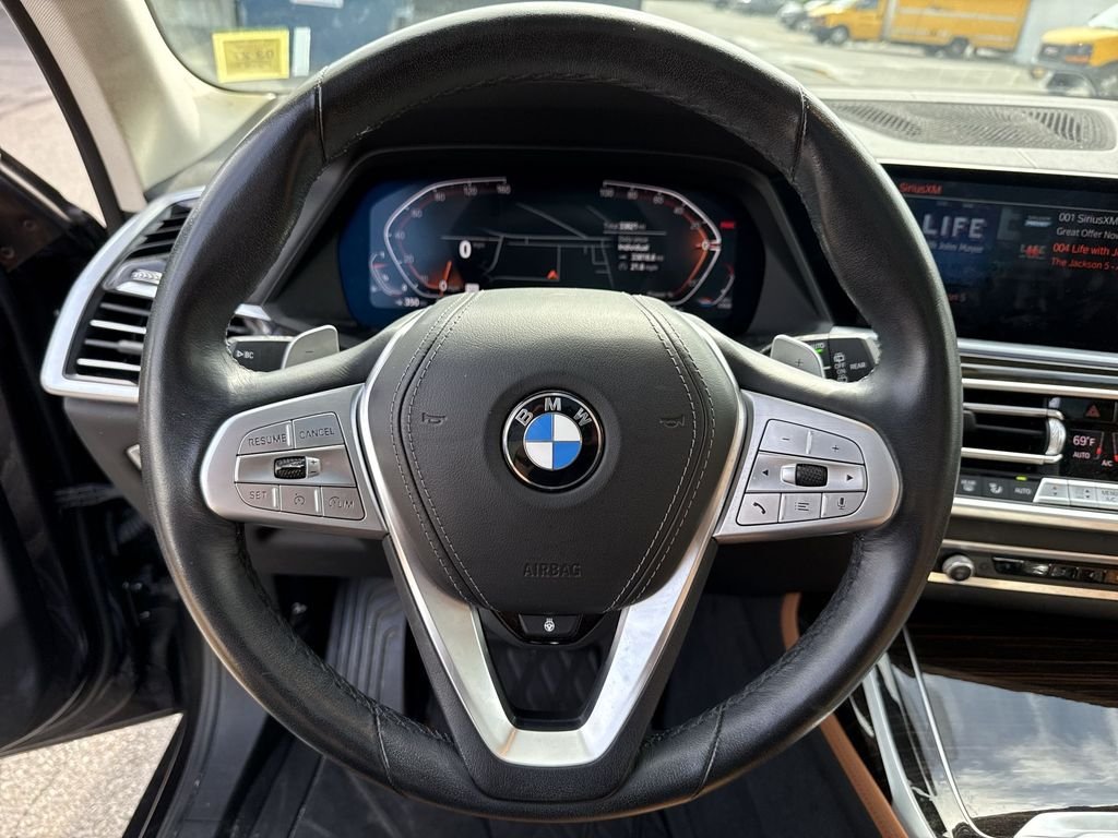 Used 2021 Gray BMW xDrive40i image 12