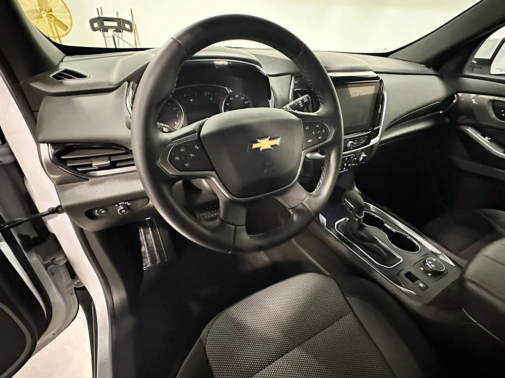 Used 2023 SUMMIT WHITE Chevrolet LT Cloth image 22