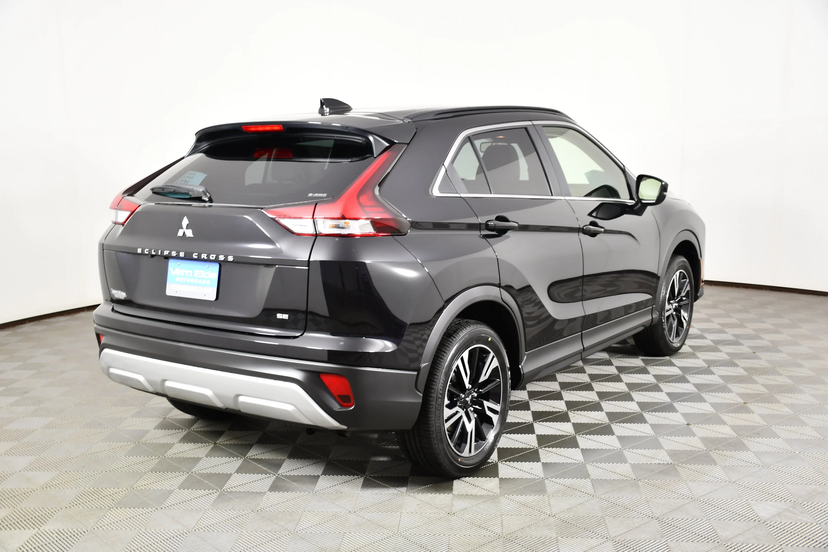 New 2026 Labrador Black Pearl Mitsubishi SE image 6