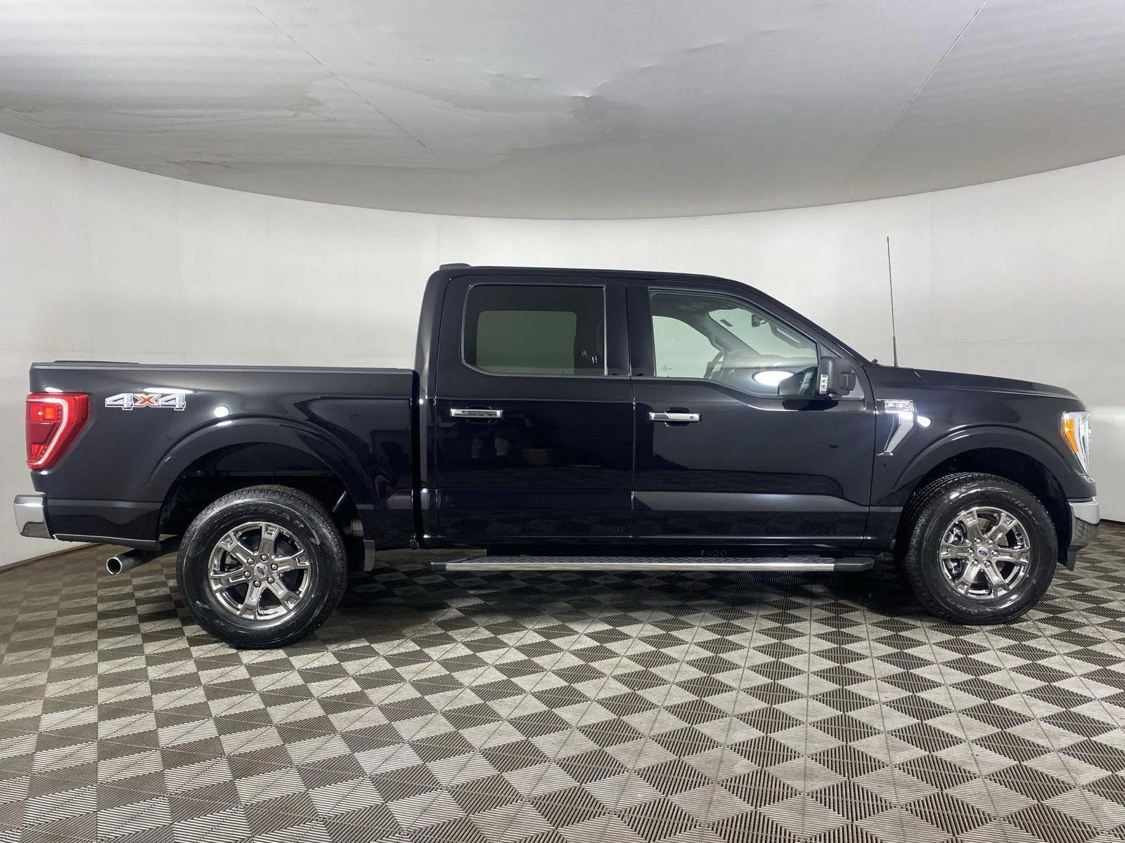 Used 2022 Agate Black Ford XLT image 8