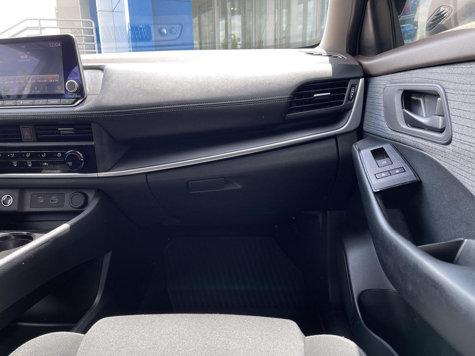 Used 2023 Glacier White Nissan S image 26