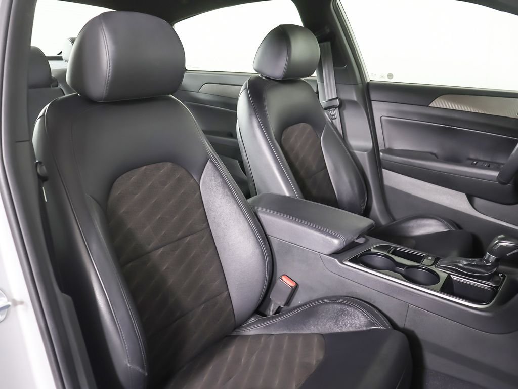 Used 2019 Silver Hyundai Sport image 26