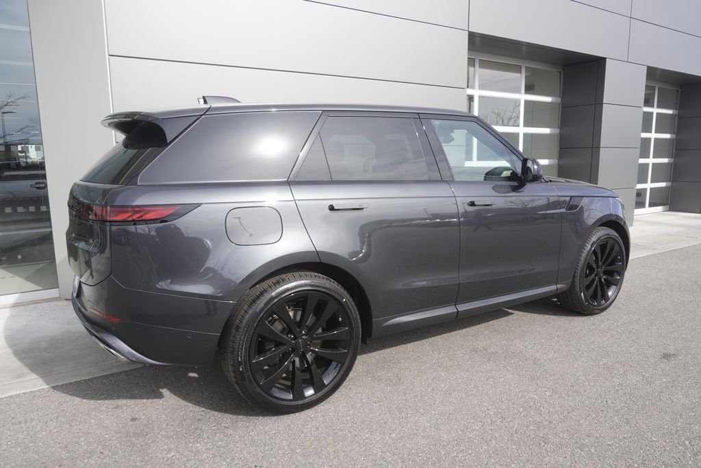 New 2026 Carpathian Grey Land Rover SE image 4