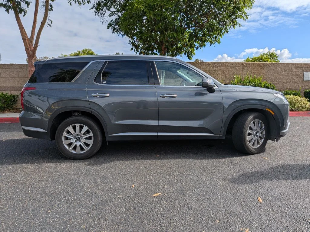 Used 2025 Gray Hyundai SEL image 10