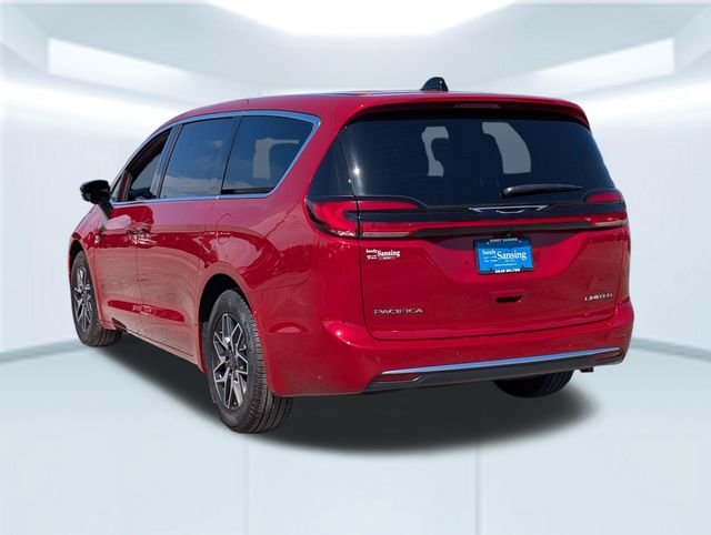 New 2027 Red Hot Pearl-Coat Exterior Paint Chrysler Limited image 3
