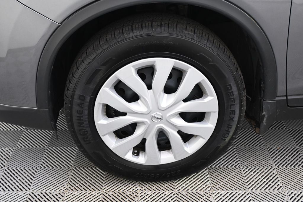 Used 2016 Gun Metallic Nissan S image 18