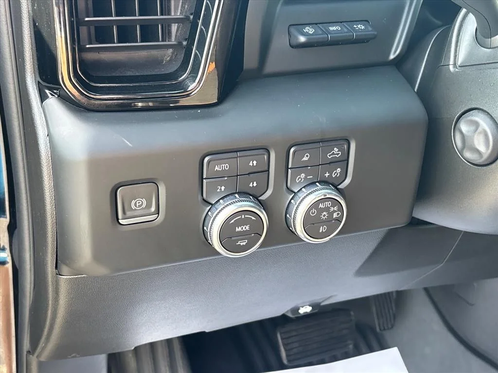Used 2022 Black GMC AT4 image 28