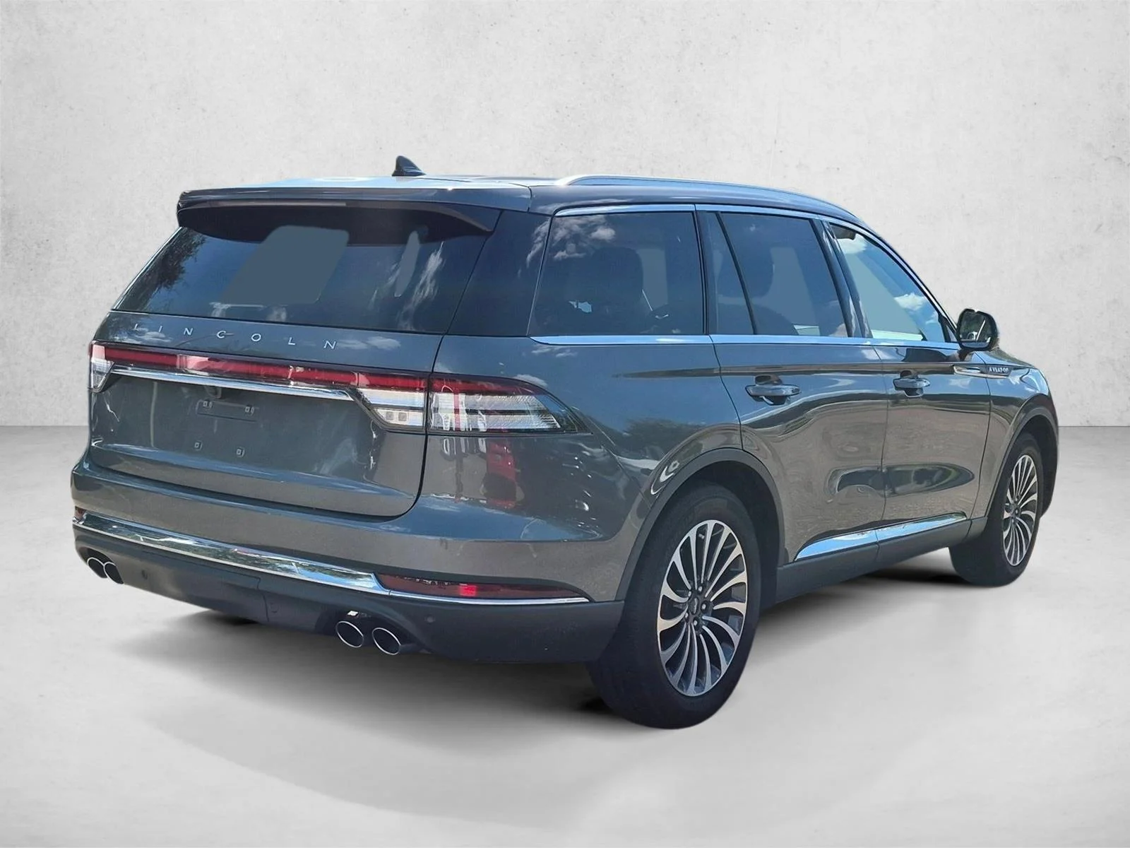 Used 2023 Asher Gray Metallic Clearcoat Lincoln Reserve image 4