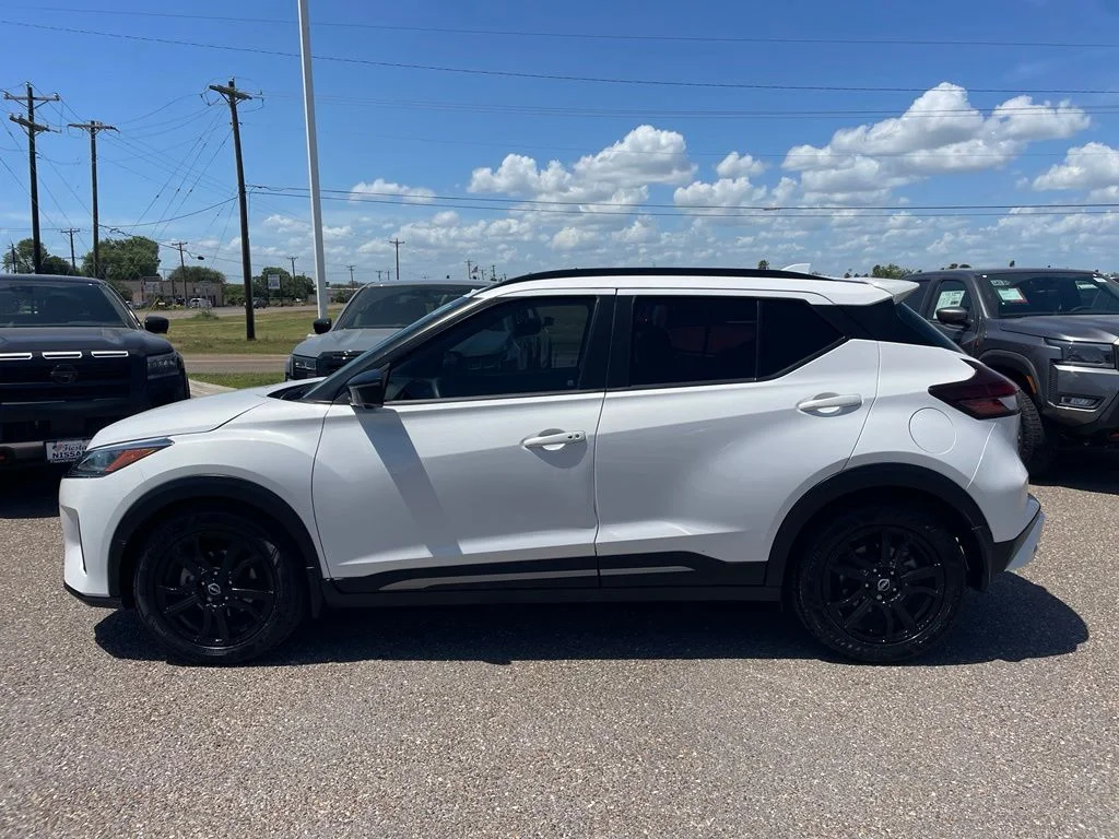 Used 2024 White Nissan SR image 4