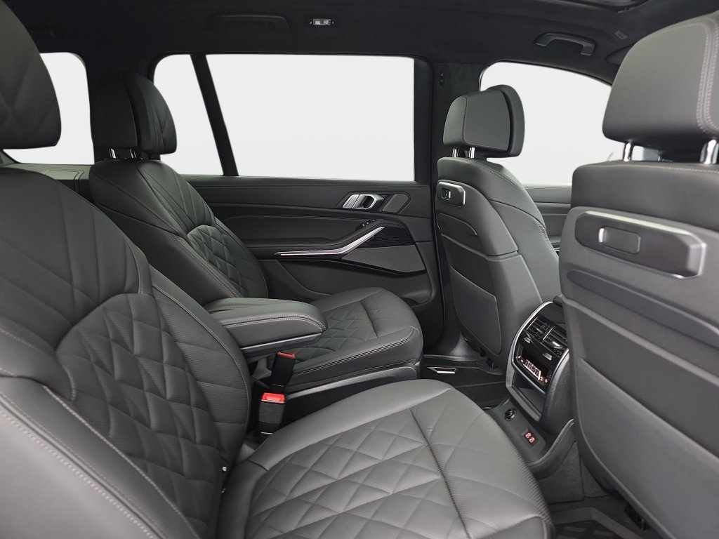 New 2027 Black Sapphire Metallic BMW xDrive40i image 11