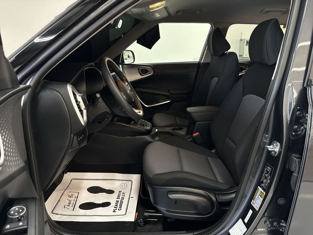 Used 2025  Kia LX image 12