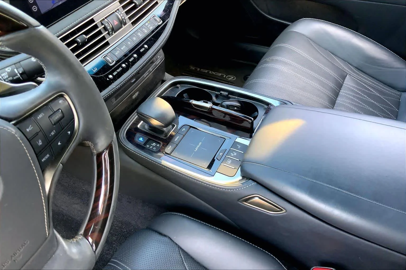 Certified Used 2022 CAVIAR Lexus  image 17