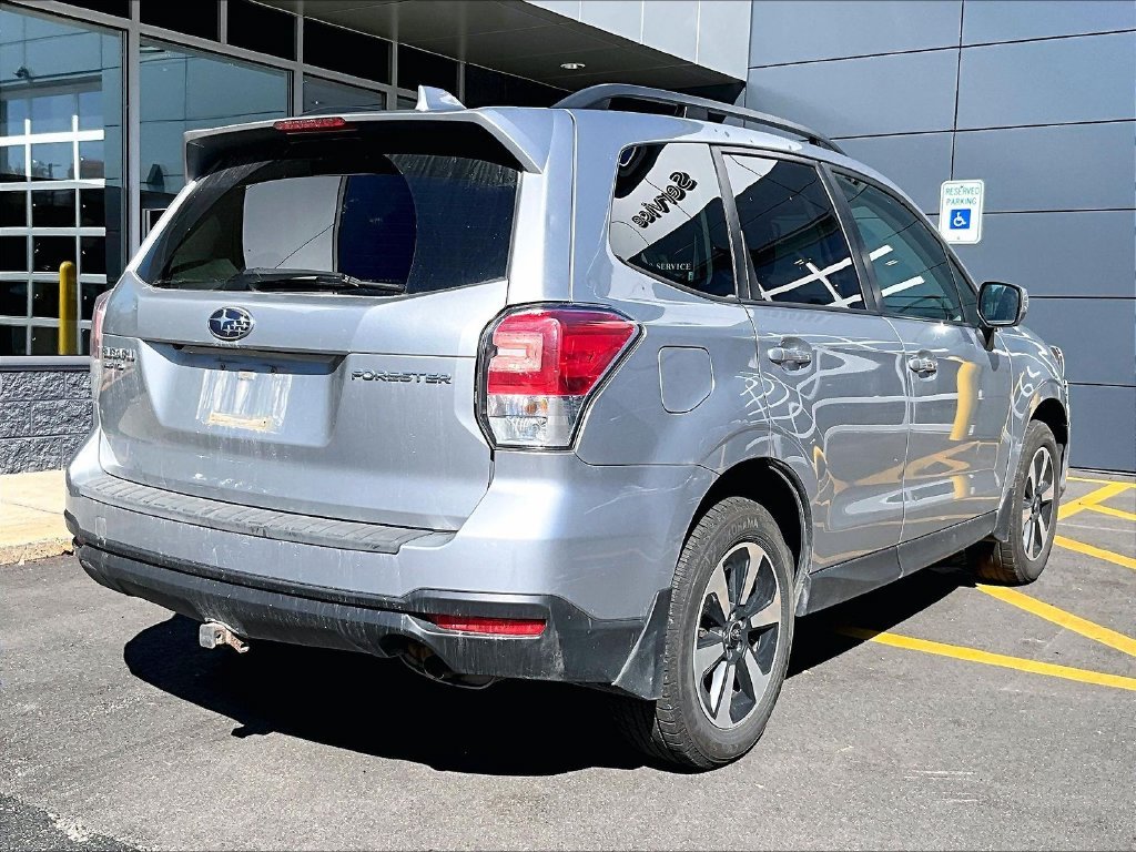 Used 2018 Silver Subaru 2.5i Premium image 3