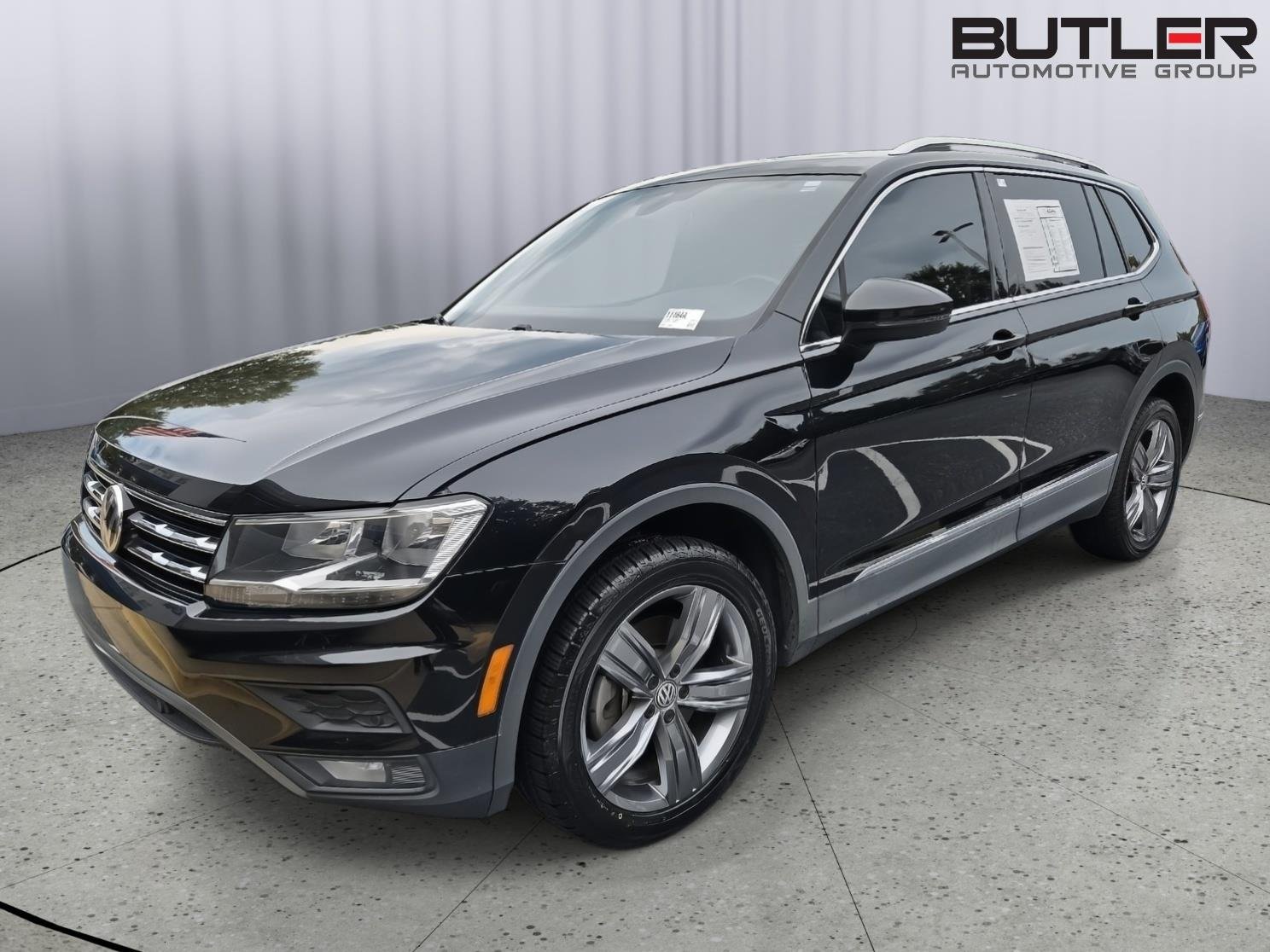Used 2020 Deep Black Pearl Volkswagen SEL image 1