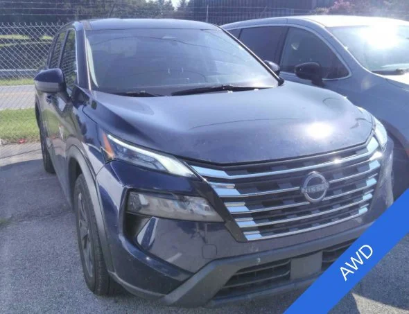 Used 2025 Deep Ocean Blue Nissan SV image 2