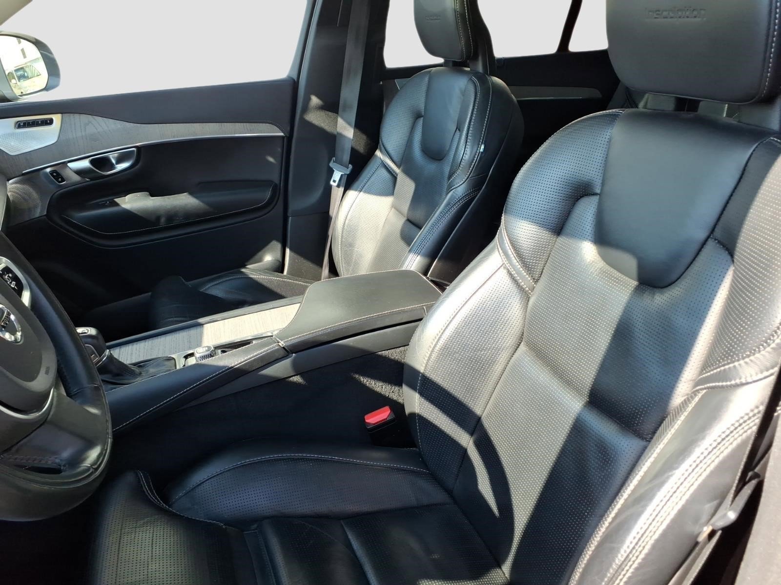 Used 2020 Blue Volvo T6 Inscription image 11