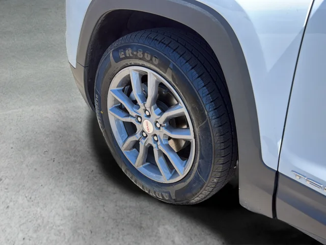 Used 2024 White GMC SLT image 29
