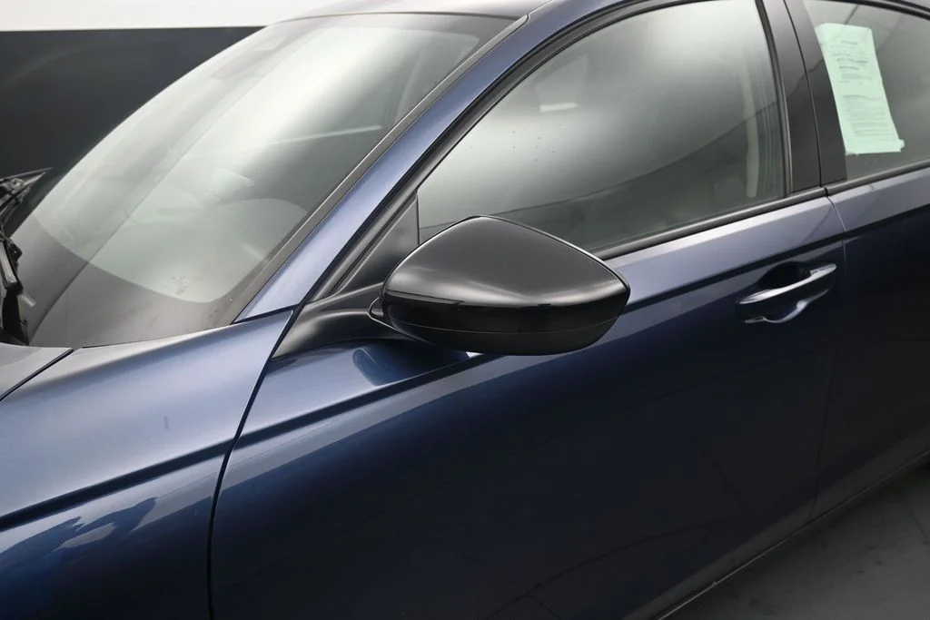 Used 2025  Honda SE image 11